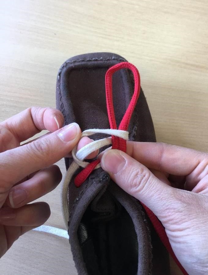 How to tie shoelaces - Buckinghamshire Healthcare NHS Trust - CYP Website